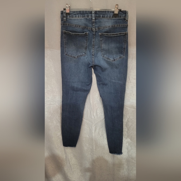 Cali Ultra High Rise Skinny Jeans - Picture 2 of 4